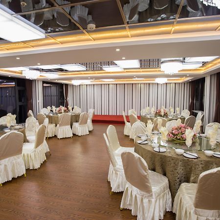 Holiday Inn Express Dujiangyan Ancient City Exterior foto